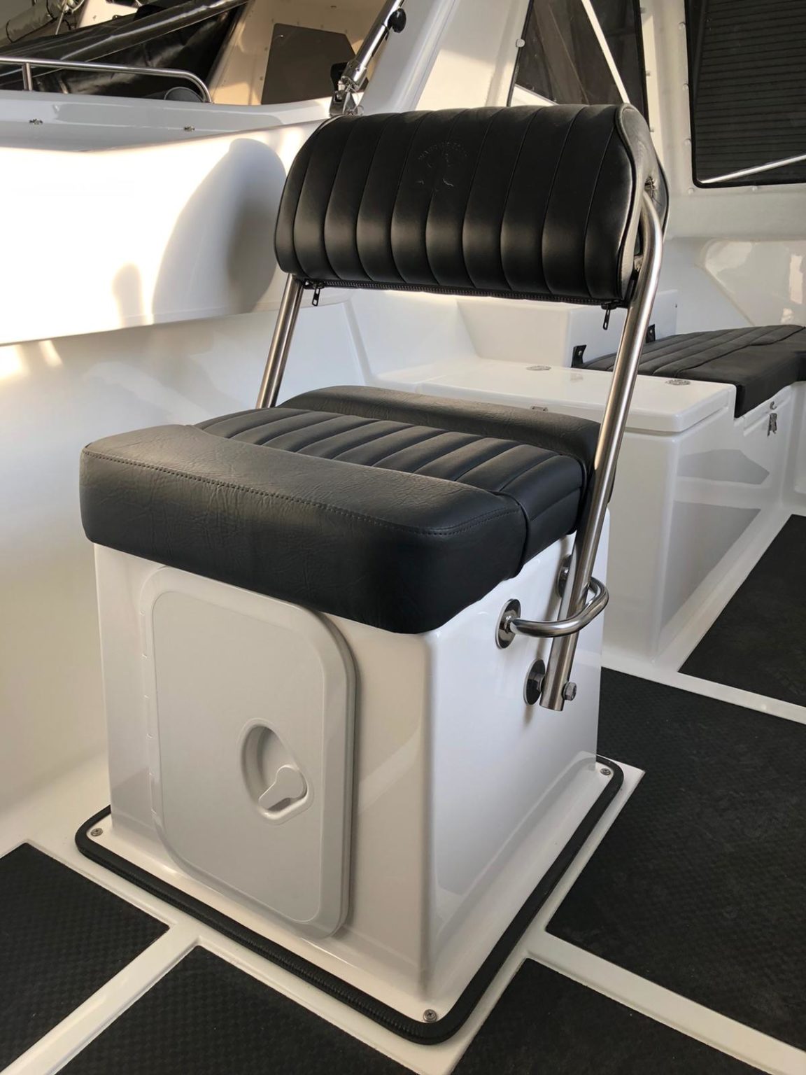 Flip Helm Seat and Seat Storage Box Warrior 165 & 175 Export